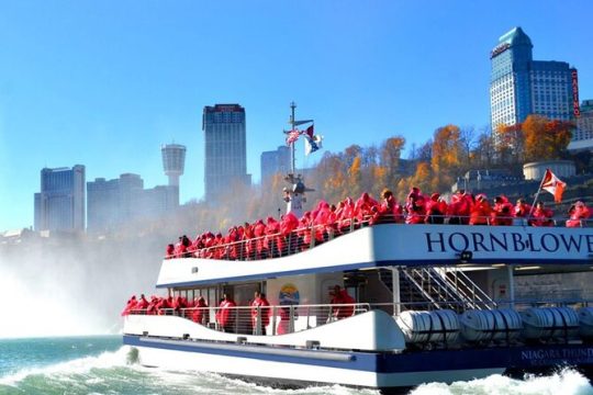 Niagara Falls Tour From Toronto with Skip-the-Line Boat Cruise