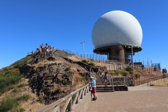 Arieiro Peak, Santo da Serra and Cristo Rei in 4x4 Half day Tour