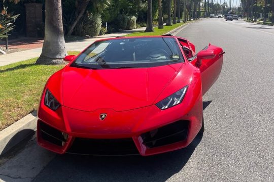 20-Min PRIVATE Lamborghini Drive from Hollywood to Sunset Blvd