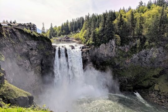 Seattle Wine and Waterfall - Private Luxury Day Tour with Lunch