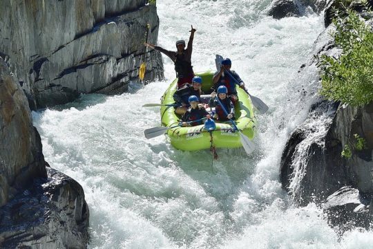 Full-Day Whitewater Rafting Trip on Middle Fork from Auburn (Class 3-4)