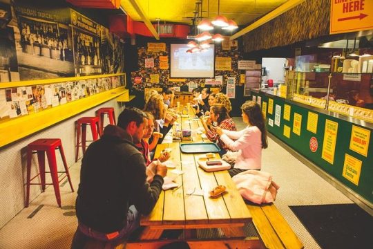 Food Tour in East Village in French