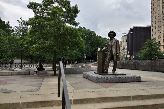 Small-Group Harlem's Best History Tour by Bike