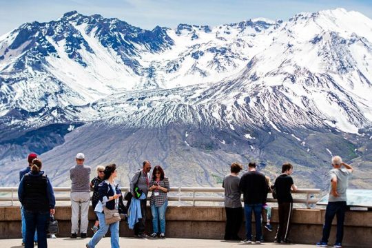 Small-group Mt. St. Helen National Park Tour from Seattle in SUV