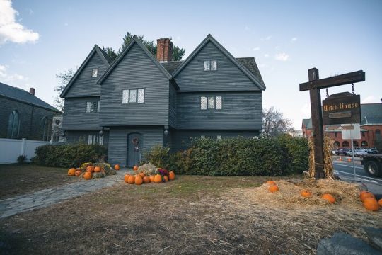 Private Day Tour of Highlights and History in Salem and Boston