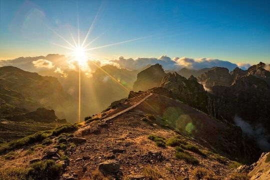 Sunrise and Self guided Hike from Pico do Arieiro to Pico Ruivo.