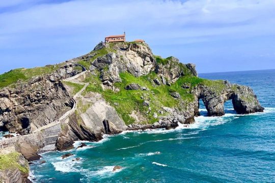 Gaztelugatxe, Mundaka and Gernika Small Group Tour from Bilbao