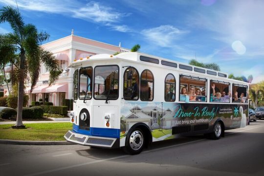 Guided Tour of Naples on a Vintage Trolley (Hop on - Hop off)