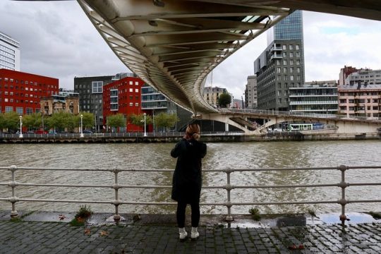 Surprise Walk of Bilbao with a Local