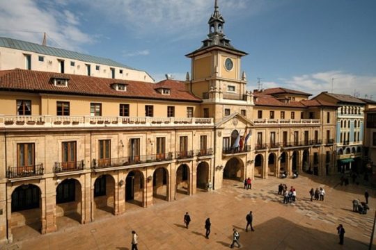 Private Cultural Tour of Oviedo with Pickup