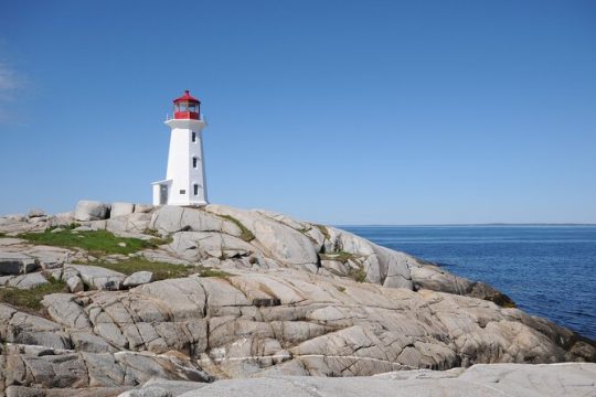 Half Day Small Group Tour in Peggy's Cove and Titanic Cemetery