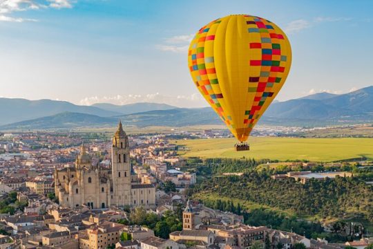 Hot-Air Balloon Ride over Segovia with Optional Transport from Madrid