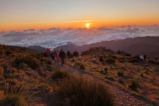 Sunrise Tour at Pico do Arieiro with coffee/tea and breakfast included