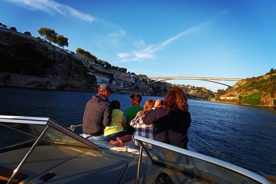 Private Tour of the 6 Bridges, by Boat 1h30m, with sunset time option