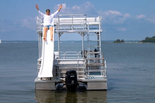 4-Hour Ultimate Party Pontoon Boat Rental in Dewey Beach