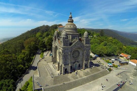 Private Tour: Viana do Castelo, Ponte de Lima and Braga from Porto