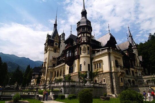 3 Castles : Peles ,Bran ,Cantacuzino Wednesday filming site-Tour from Brasov