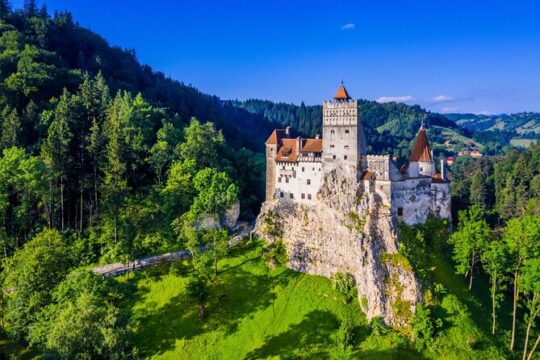 Hike&City PrivateTour- Dracula's Castle and Pestera mountain village from Brasov