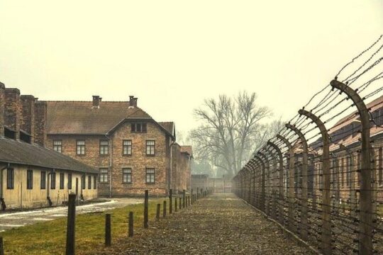 Krakow: Auschwitz-Birkenau Guided Tour & Hotel Pick Up