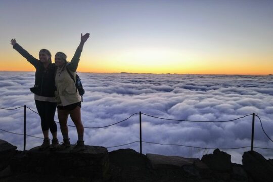 Sunrise Guided Hike PR1 Pico do Areeiro Pico Ruivo small group