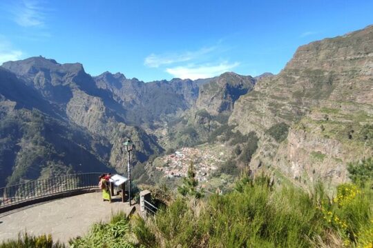 Tour to Nun's Valley, Pico dos Barcelos and Eira do Serrado