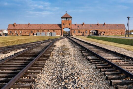 Auschwitz Birkenau Tour with private transportation from Krakow