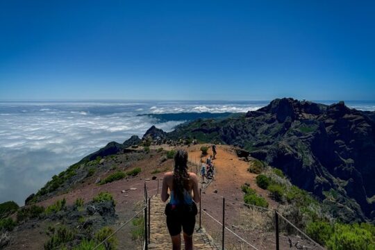 Pico do Areeiro to Ruivo -PR1 Hiking tour.