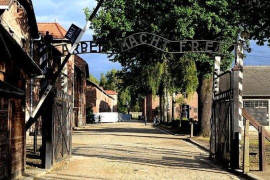 Auschwitz-Birkenau guided tour from Krakow with a private transport