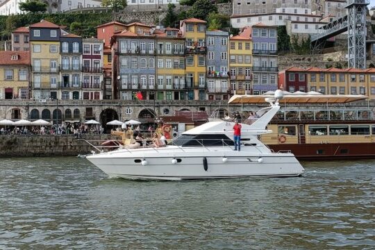 Private Cruise on Luxury Yacht in Porto