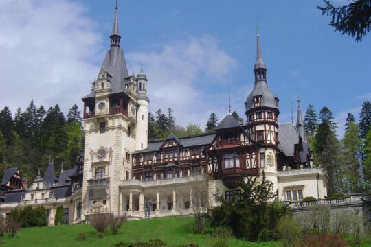 DayTour to Bran “Dracula’s” Castle + Peles Castle + Wine tasting at Azuga cellar