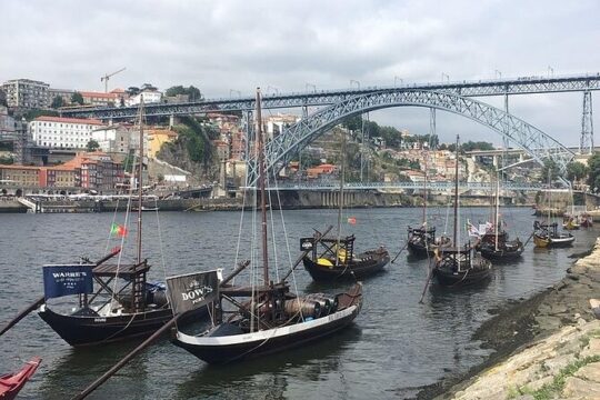 Private Tour from Porto to Lisbon with Stop in Douro Valley