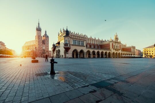 Tour of Krakow City Old Town, Kazimierz and Ghetto by Golf Cart