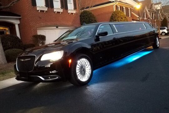 Private Roundtrip Transfer: To Las Vegas by Luxury Limo