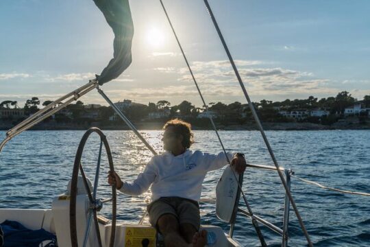 Sailing experience on a 4-hour sailboat in Girona