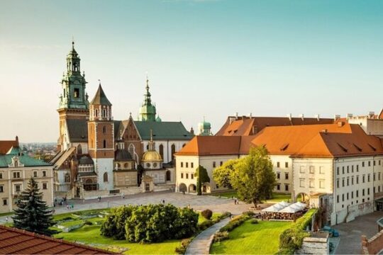 Krakow : Old Town Walking Tour With A guide