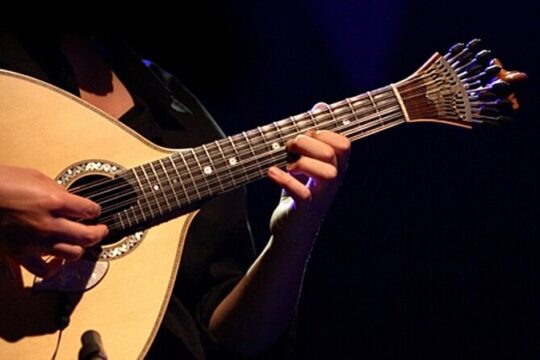 Porto: Fado Show with Dinner in a Traditional Fado House