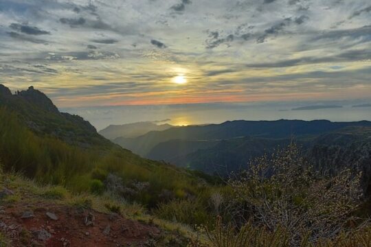 Half day Tour From 0 To 1818 Meters To Pico Do Arieiro Sunrise