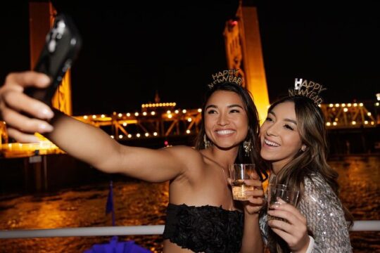 Sacramento New Year’s Eve Rock the Yacht Cruise